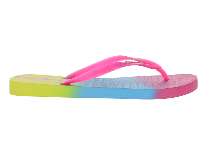Sandalias Ipanema con diseño degradado en colores verde, azul y rosa.