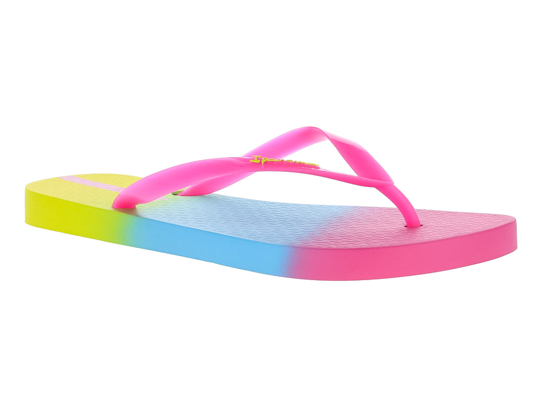 Sandalias Ipanema con diseño degradado en colores verde, azul y rosa.