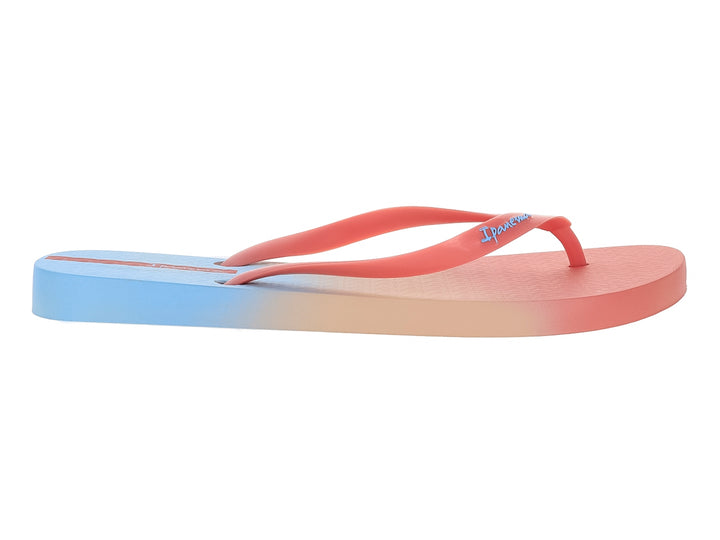 Sandalias Ipanema con diseño de colores degradados en azul, beige y rosa.