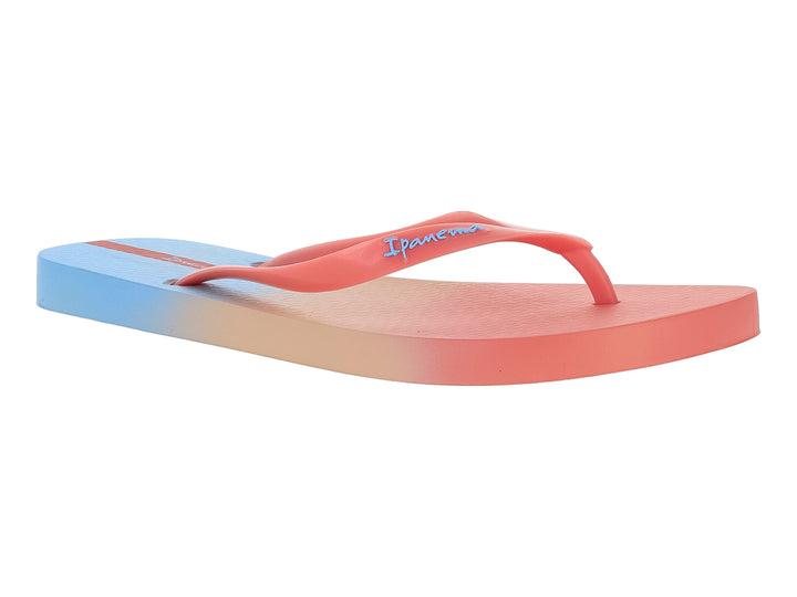 Sandalias Ipanema con diseño de colores degradados en azul, beige y rosa.