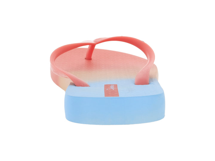 Sandalias Ipanema con diseño de colores degradados en azul, beige y rosa.