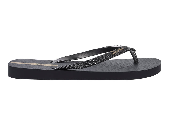 Sandalias Ipanema negras para mujer con tiras brillantes en tonos gris y beige.