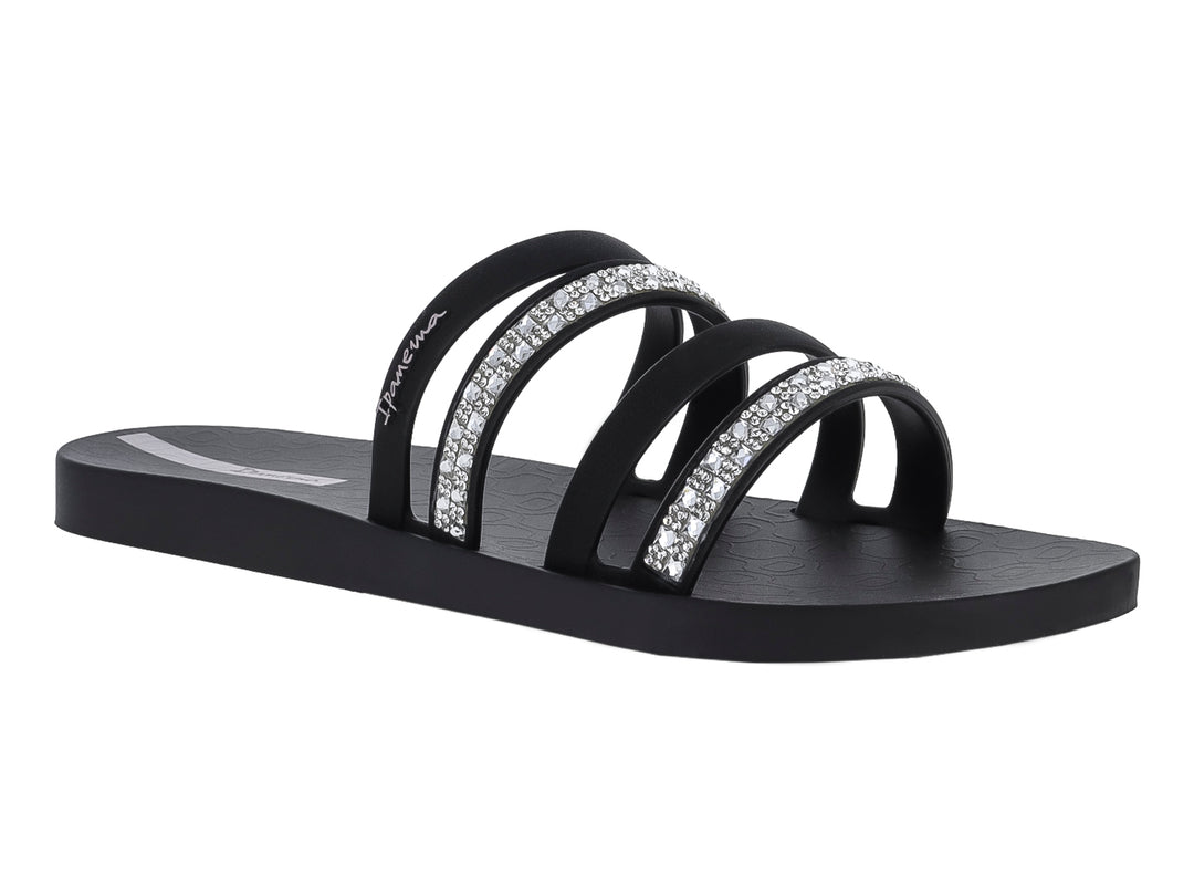 Sandalia Ipanema color negro con tiras decoradas con brillantes plateados para mujer.