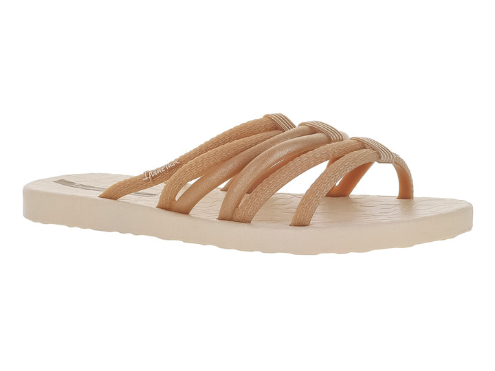 Sandalias Ipanema color beige y oro con múltiples tiras transversales y suela plana.
