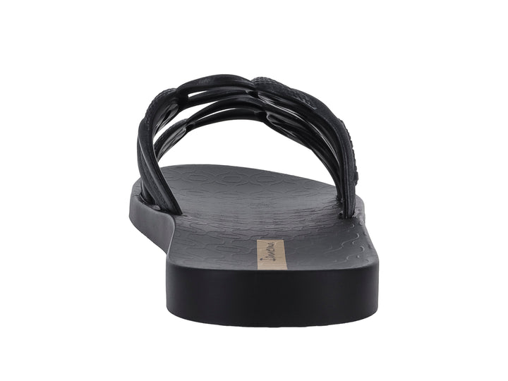 Sandalia slide Ipanema color negro y plata con correas entrelazadas en forma de nudo.
