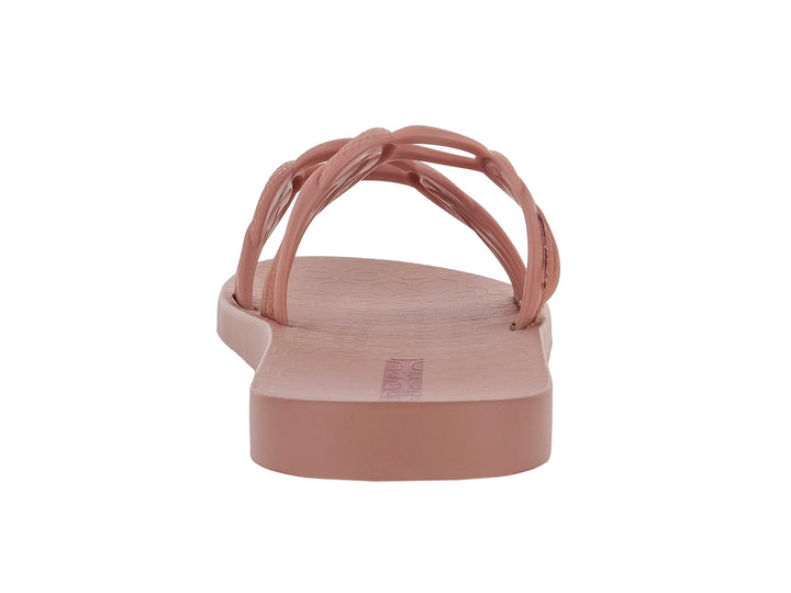Sandalia plana Ipanema color rosa bronce con tiras anchas decoradas con nudos.