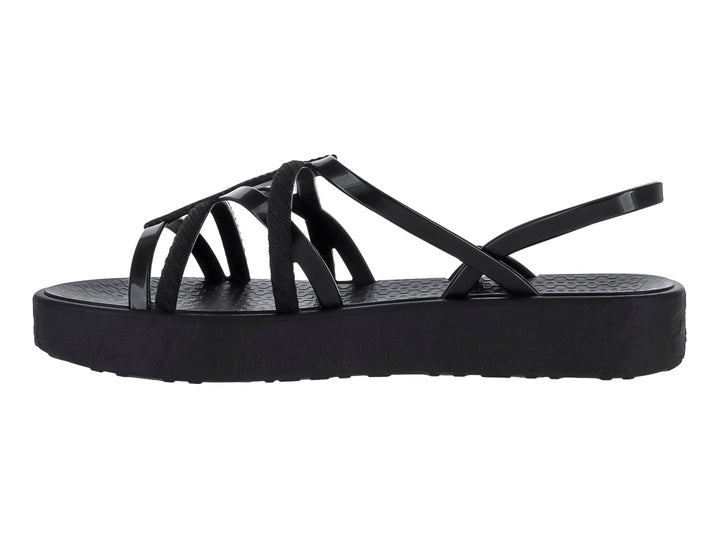 Sandalias Ipanema negras de plataforma con tiras cruzadas y suela gruesa.