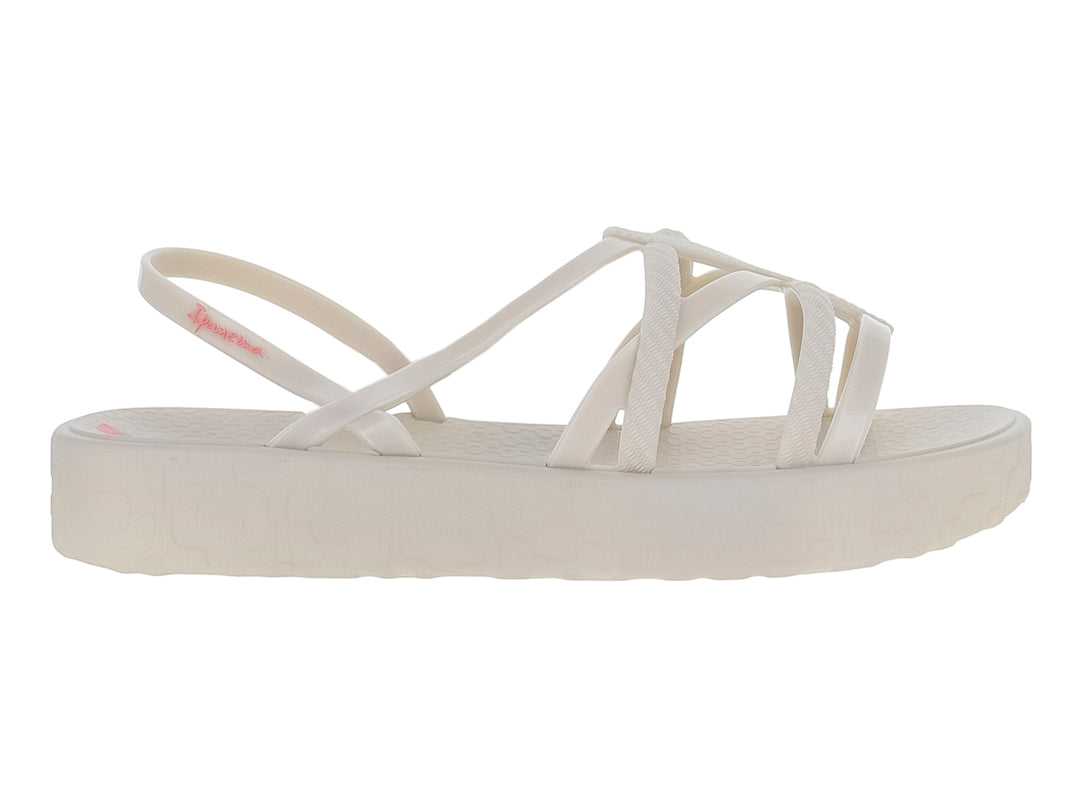 Sandalia Ipanema de plataforma color beige con tiras entrelazadas y suela gruesa.