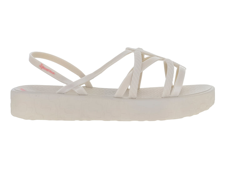 Sandalia Ipanema de plataforma color beige con tiras entrelazadas y suela gruesa.