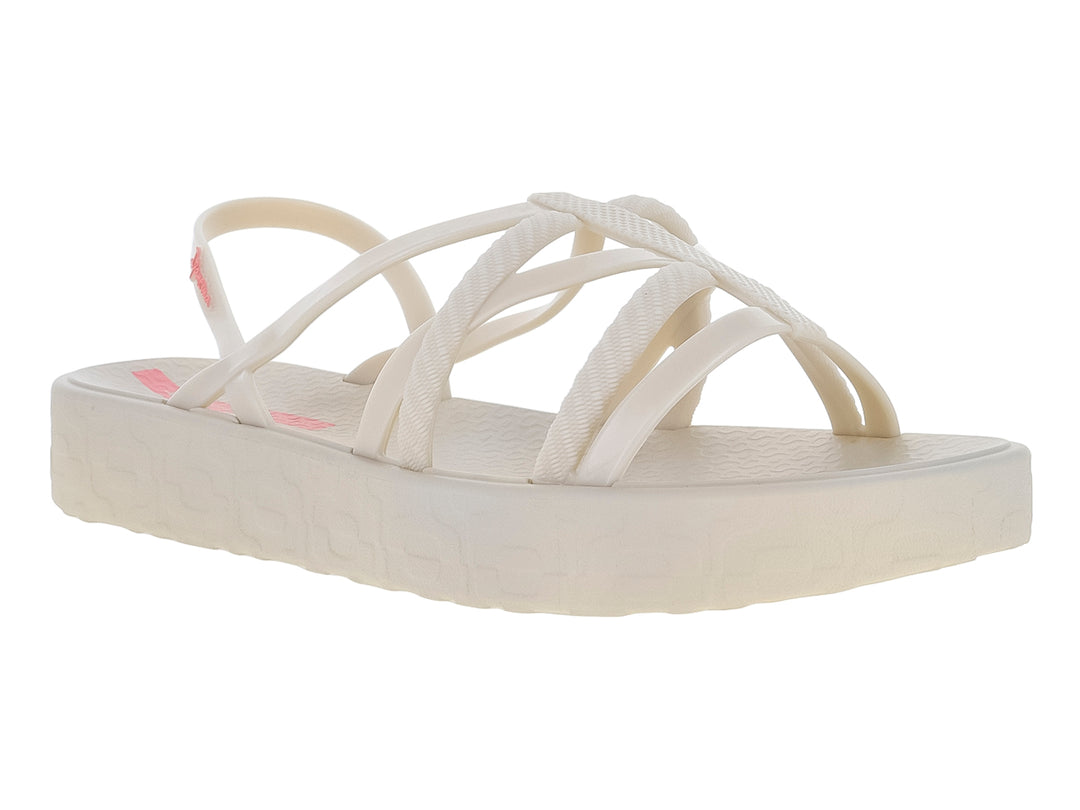 Sandalia Ipanema de plataforma color beige con tiras entrelazadas y suela gruesa.