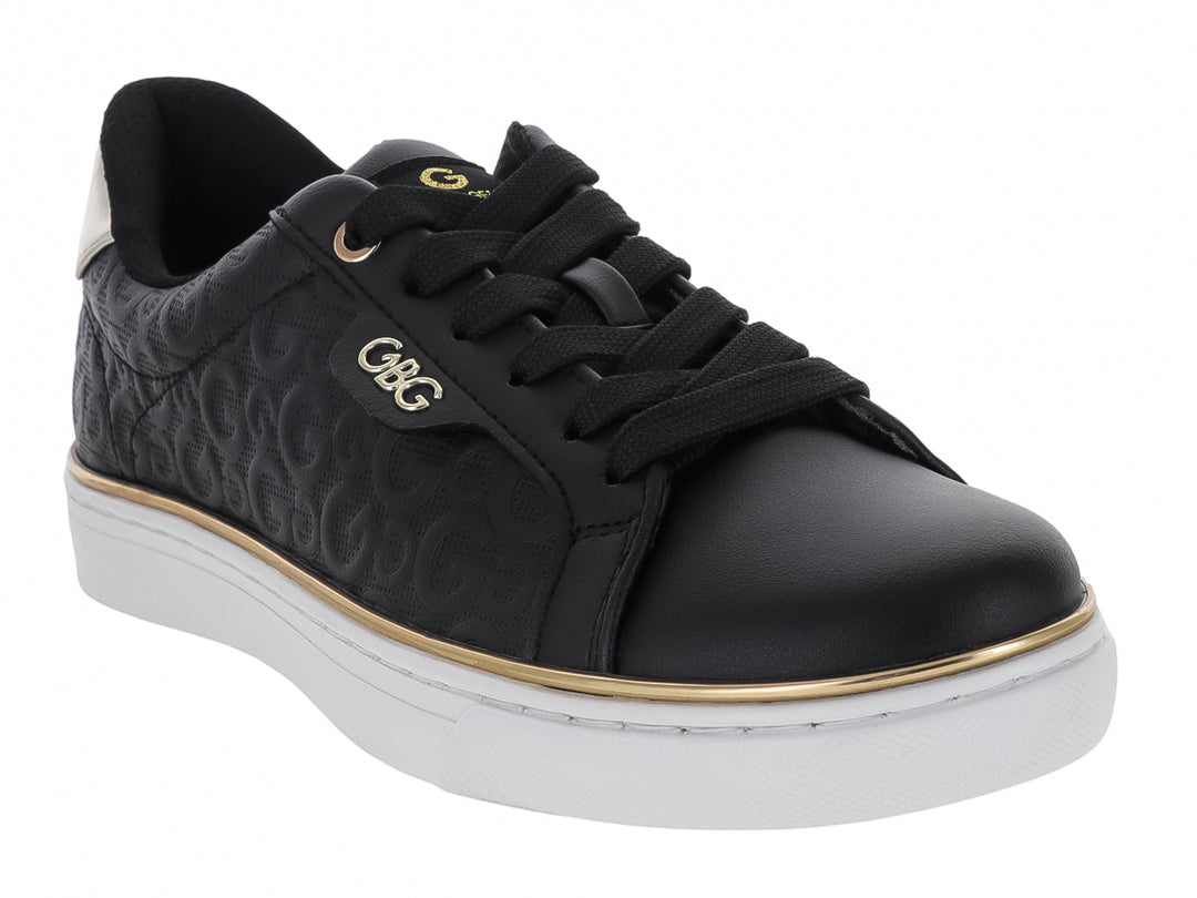 Tenis negros GBG con suela blanca, detalles en dorado y plateado, diseño casual para mujer.