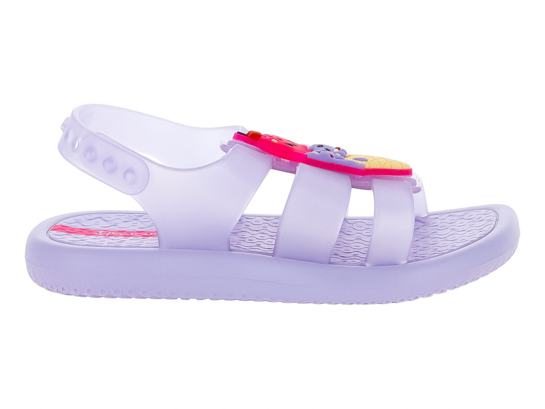 Sandalia infantil Ipanema color violeta lila perlado con adornos coloridos en la correa superior.