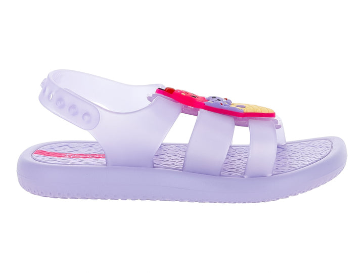 Sandalia infantil Ipanema color violeta lila perlado con adornos coloridos en la correa superior.