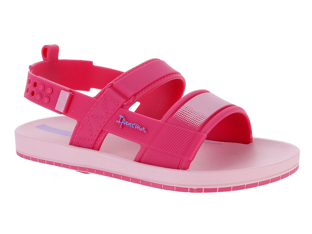 Sandalia Ipanema para niña en color rosa con correas ajustables y suela plana.