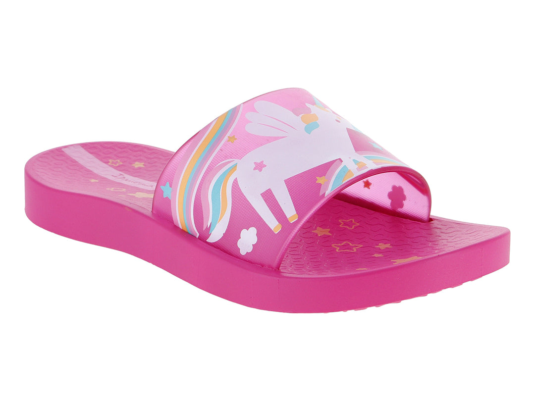 Sandalia slide rosa para niños con estampado de unicornio multicolor en la banda.