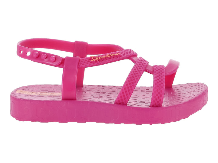 Sandalia rosa para bebé de la marca Ipanema con correa ajustable y suela texturizada.