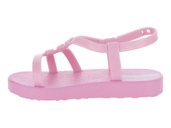 Sandalia Ipanema para bebé en color rosa claro con correas ajustables y suela plana.
