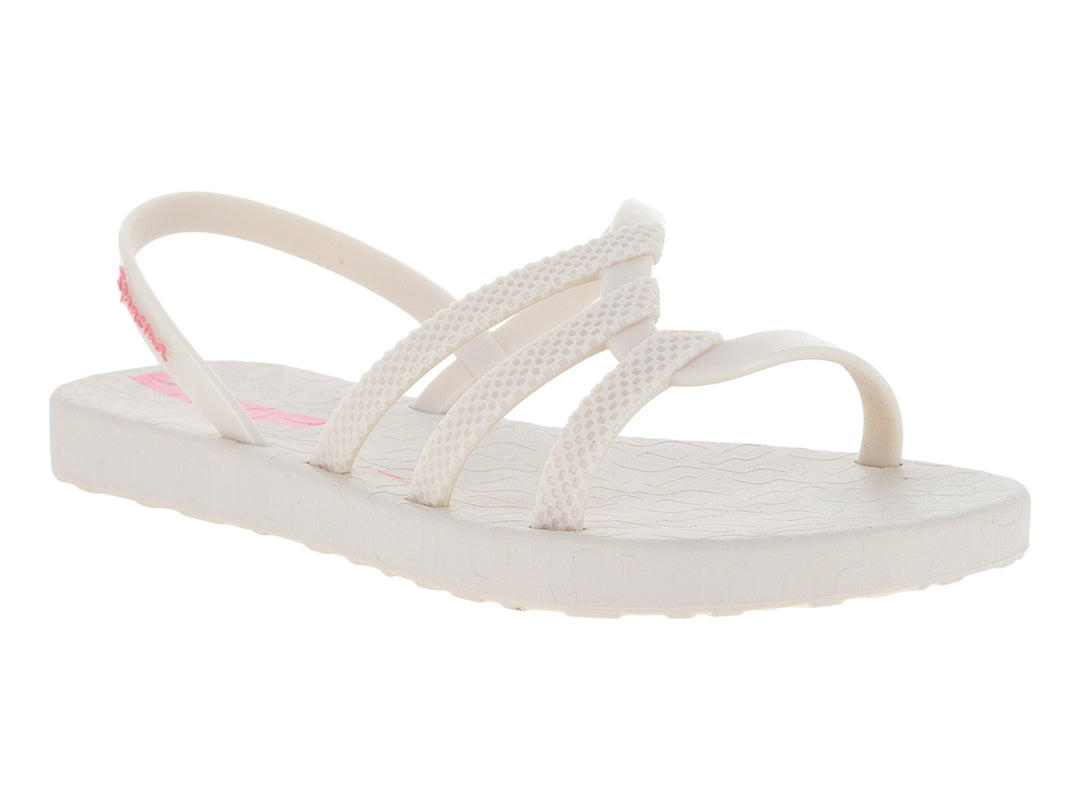 Sandalia infantil Ipanema de color hueso con tiras cruzadas y detalles en rosa.