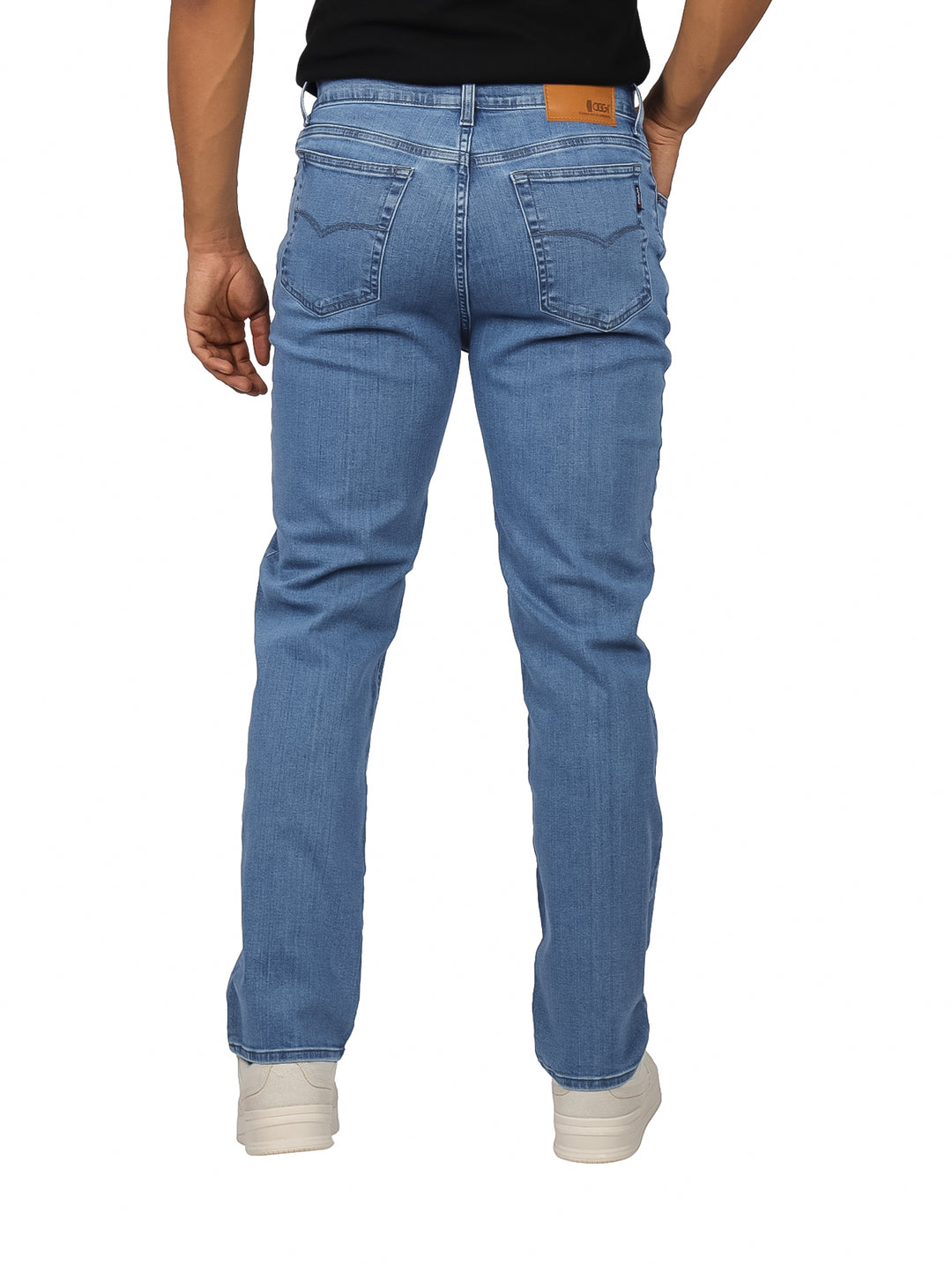 Pantalones jeans color azul claro estilo casual para hombre.