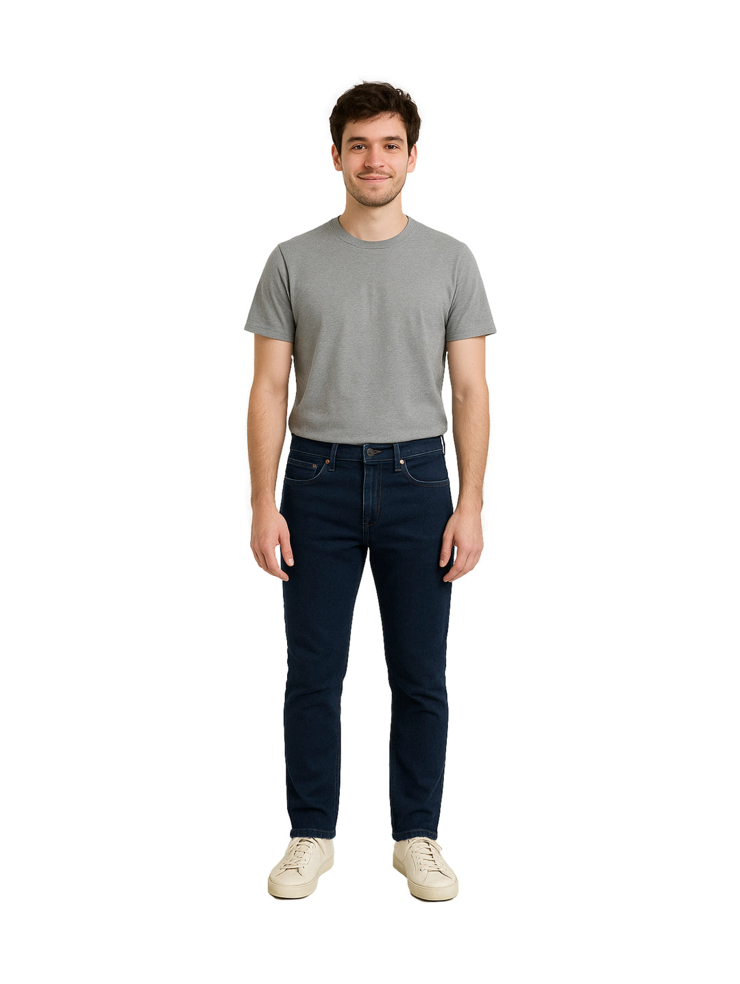 Hombre vistiendo pantalones jeans color azul marino oscuro de corte casual.