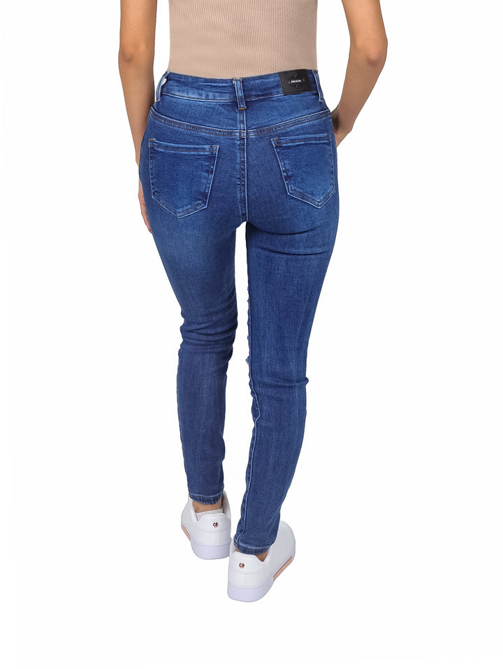 Jeans skinny color azul con efecto de destrucción en las piernas.