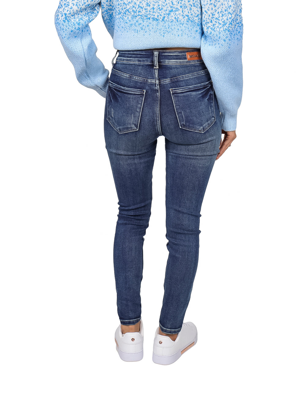 Pantalones jeans skinny color azul oscuro con detalles de desgaste para mujer.