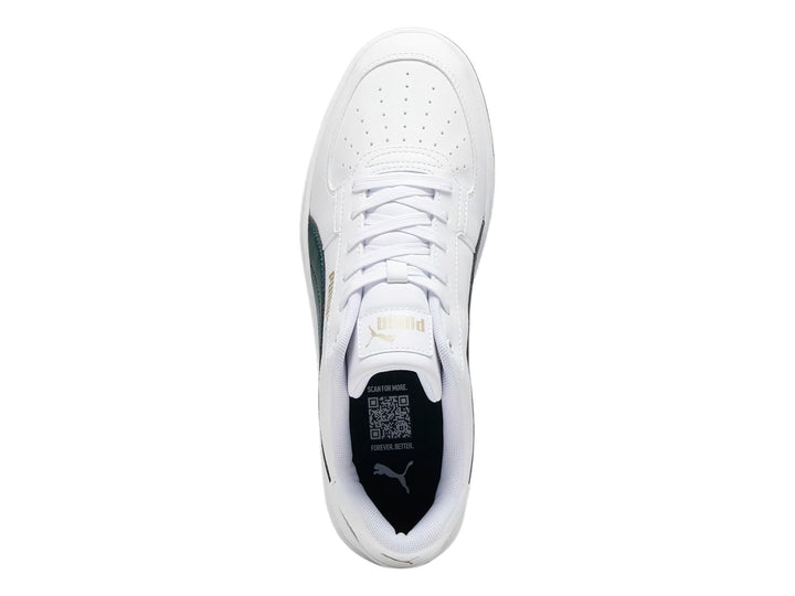 Tenis Puma Caven 2.0 blancos con franja lateral y suela en color verde oscuro.