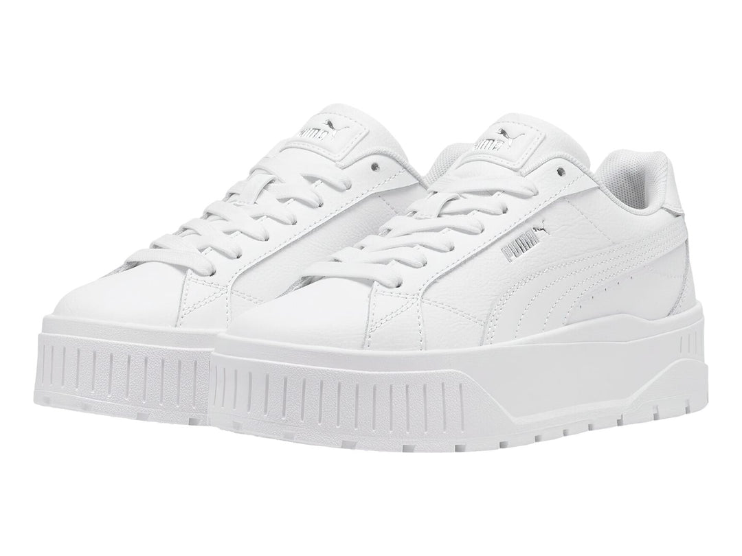 Tenis PUMA Carmen II L en color blanco con suela de plataforma gruesa y detalles en plata.