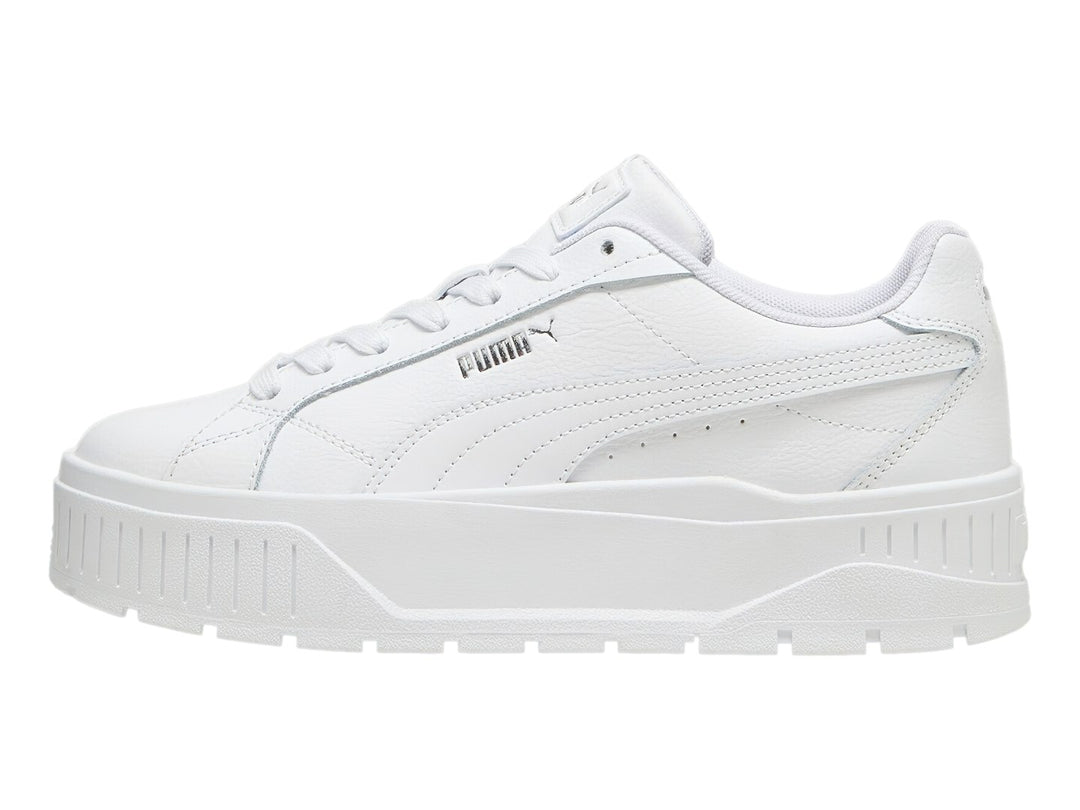Tenis PUMA Carmen II L en color blanco con suela de plataforma gruesa y detalles en plata.