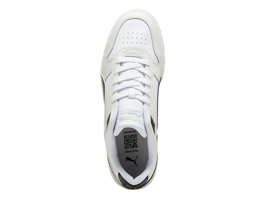 Tenis PUMA RBD Game Low color blanco con franja lateral negra y suela blanca.