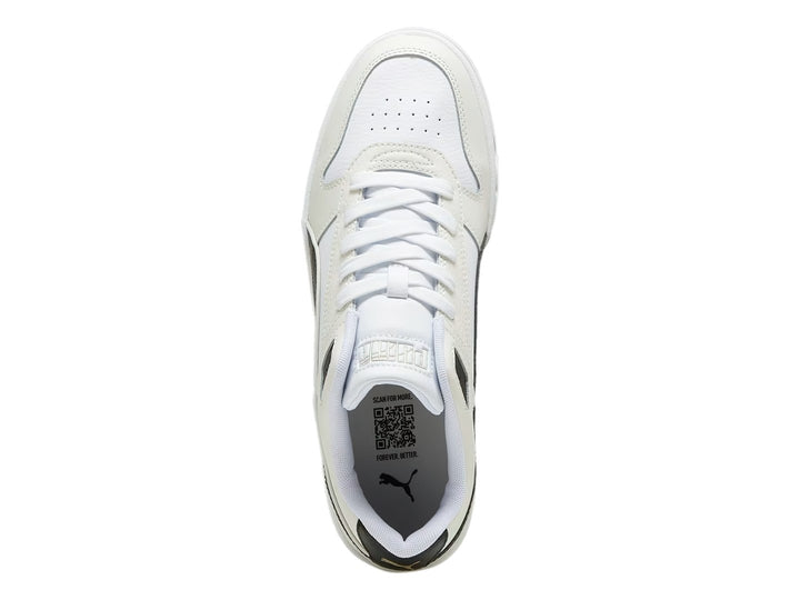 Tenis PUMA RBD Game Low color blanco con franja lateral negra y suela blanca.