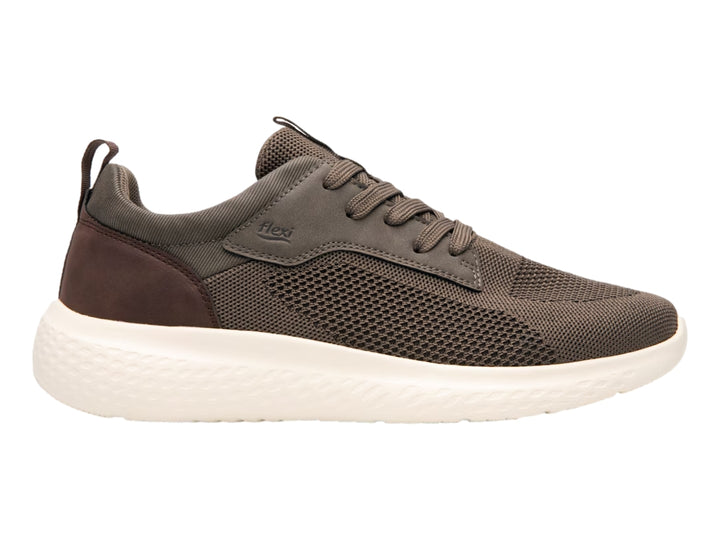 Tenis Flexi color taupe con suela blanca, diseño casual deportivo en malla y sintético.