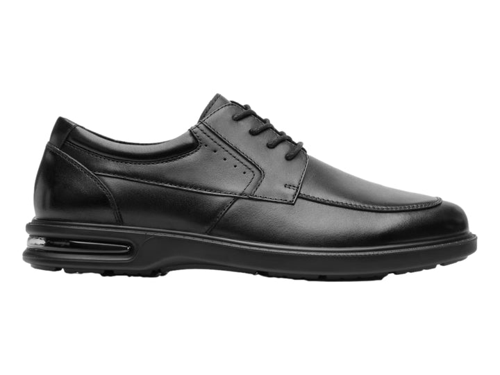 Zapato casual negro para hombre con cordones y suela cómoda de la marca Flexi.