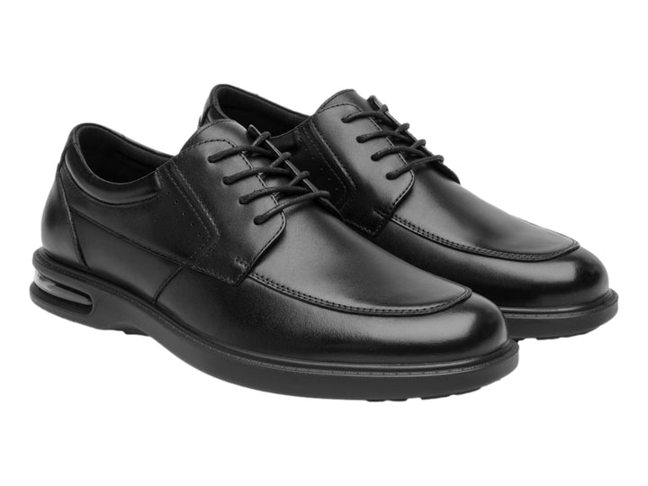 Zapato casual negro para hombre con cordones y suela cómoda de la marca Flexi.