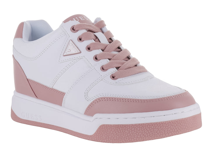 Tenis Guess color blanco con detalles en rosa y suela ancha para mujer.