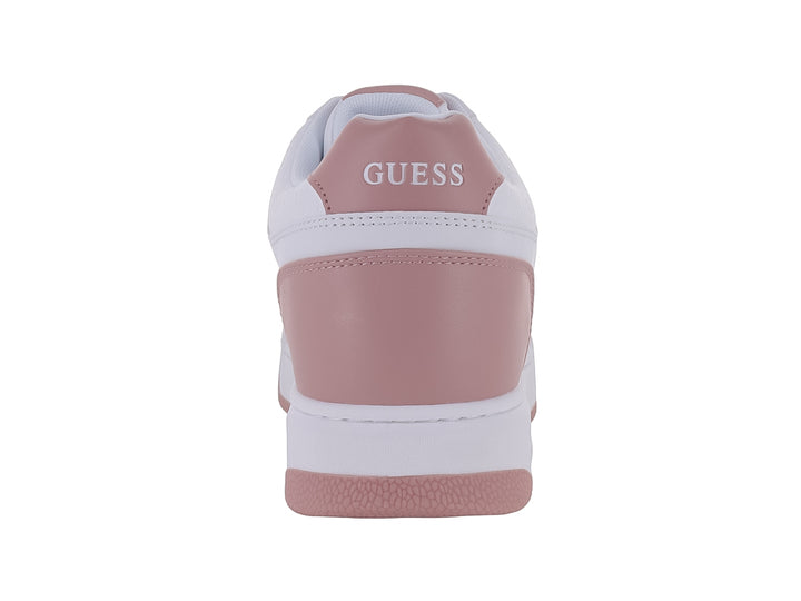 Tenis Guess color blanco con detalles en rosa y suela ancha para mujer.