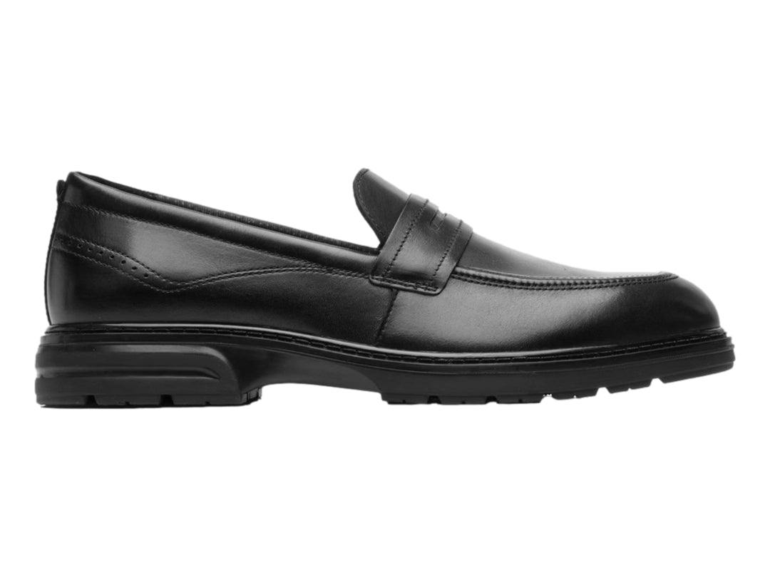 Zapato loafer Flexi color negro de cuero con acabado brillante y suela cómoda.