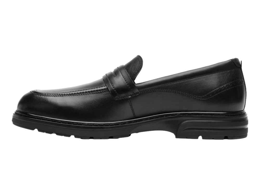 Zapato loafer Flexi color negro de cuero con acabado brillante y suela cómoda.