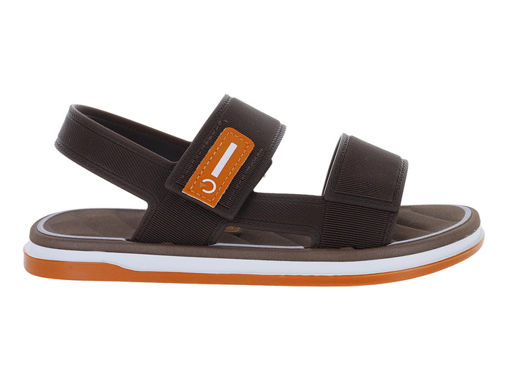 Sandalia deportiva Cartago color marrón con suela blanca y naranja.