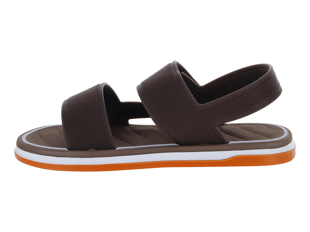 Sandalia deportiva Cartago color marrón con suela blanca y naranja.