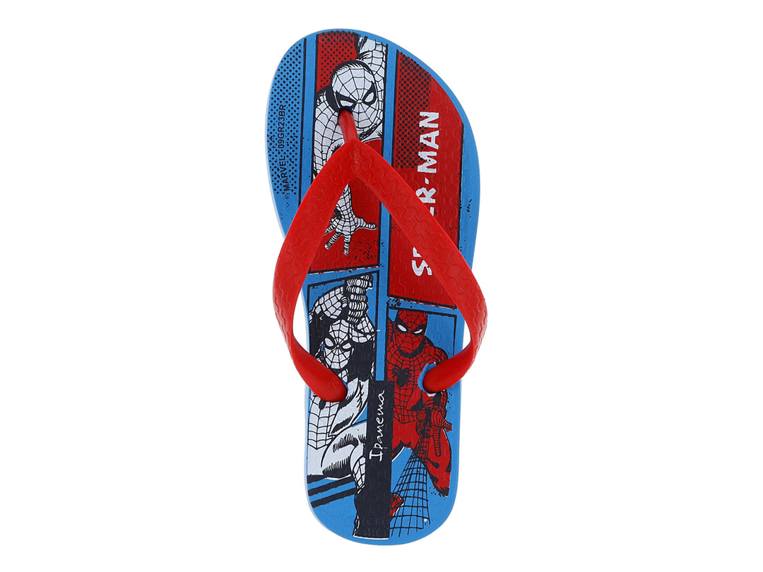Sandalias infantiles Ipanema color azul con tiras rojas y estampado de Spider-Man.