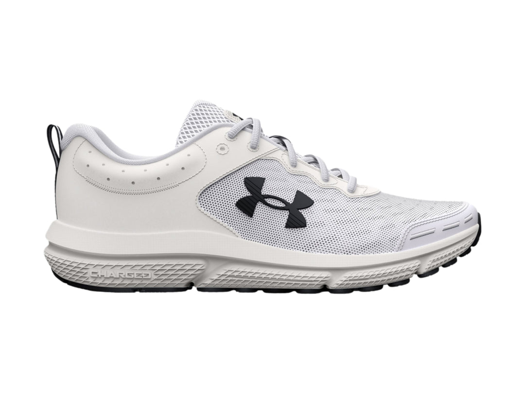 Tenis deportivos Under Armour Charged Assert 10 en color blanco con logo negro lateral.