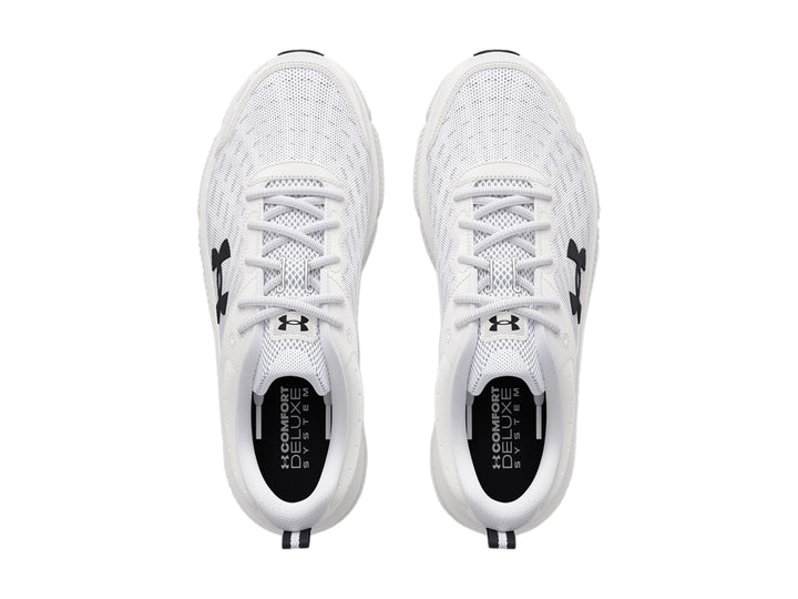 Tenis deportivos Under Armour Charged Assert 10 en color blanco con logo negro lateral.