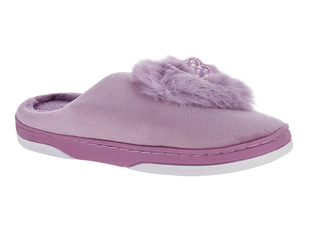 Pantufla morada de tela con detalle de peluche en la parte superior y suela blanca.
