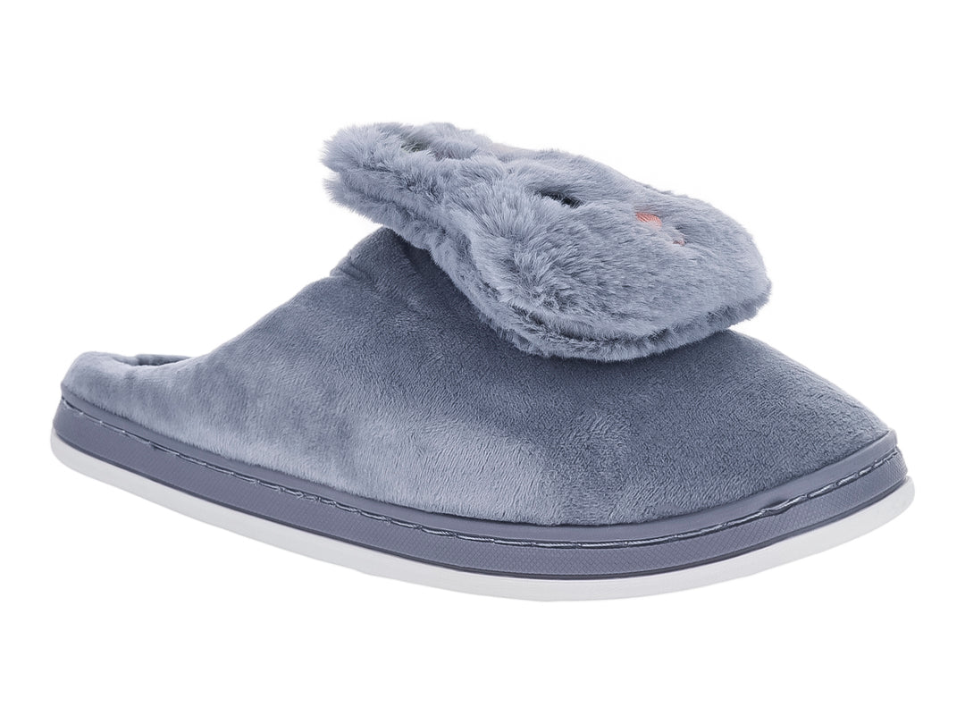 Pantufla color gris con detalle de peluche en la parte superior y suela blanca.