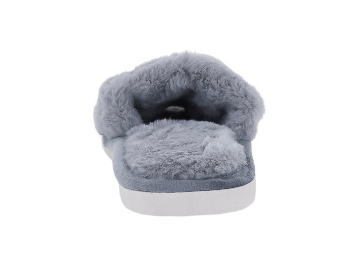 Pantufla gris de textura peluda con suela blanca, vista lateral.