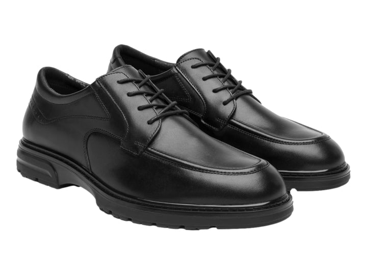 Zapato formal para hombre de cuero color negro con cordones y suela negra.