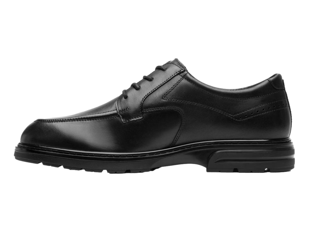 Zapato formal para hombre de cuero color negro con cordones y suela negra.