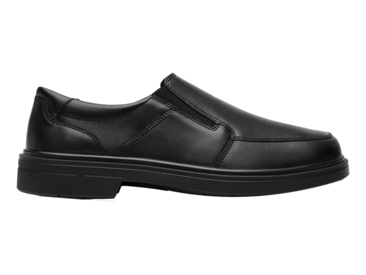Zapato Flexi modelo Fazio color negro, estilo slip-on de cuero liso con suela cómoda.