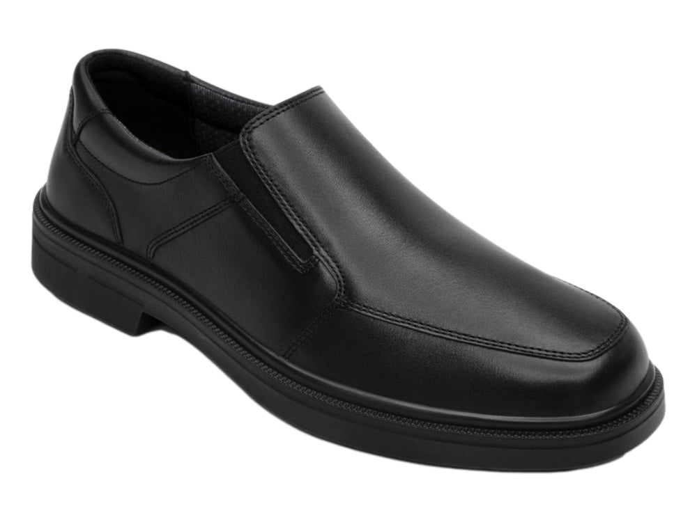 Zapato Flexi modelo Fazio color negro, estilo slip-on de cuero liso con suela cómoda.